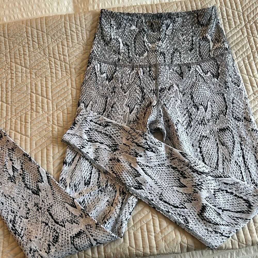 Beyond Yoga snake print leggings